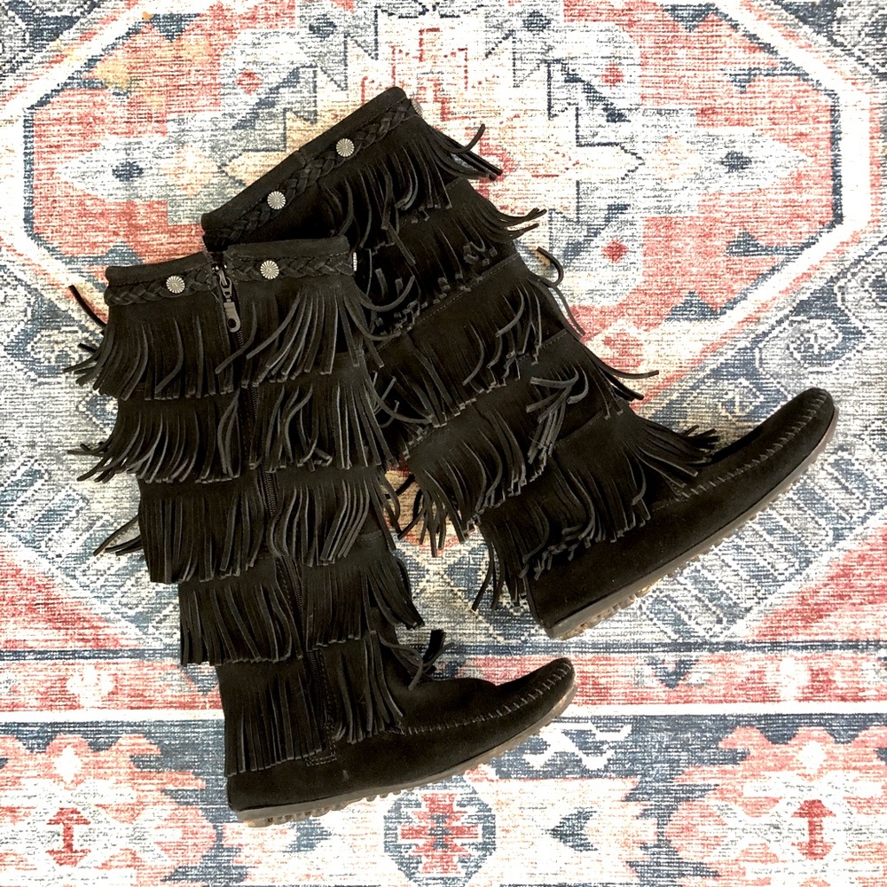 Minnetonka fringe boots black
